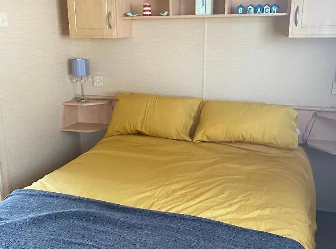 Comfy 2 Bed Holiday Caravan