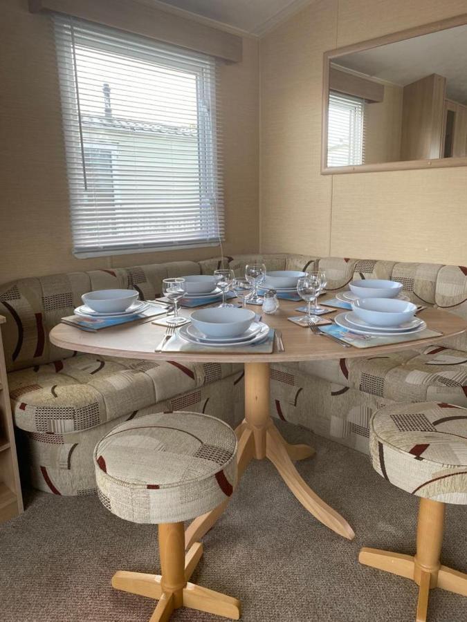 Comfy 2 Bed Caravan Apartment *